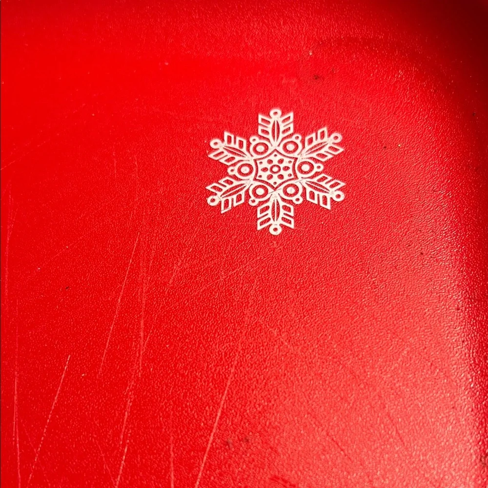 Tupperware and Red and Green Winter/Holiday Plates Set. Set of 7.